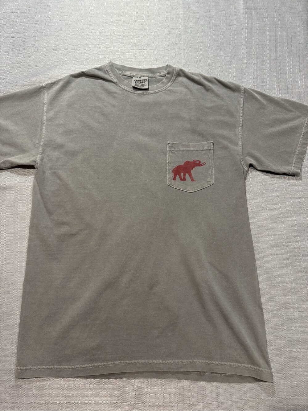 Men’s Comfort Colors University of Alabama Tuskwear Pocket T-Shirt – Gray – Medi